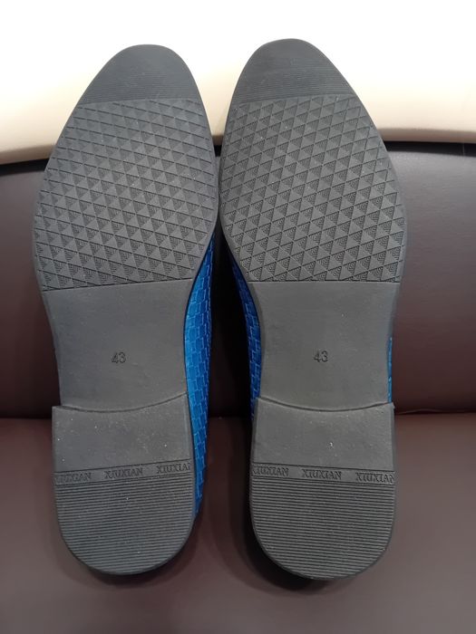 Vând urgent, pantofi barbati noi