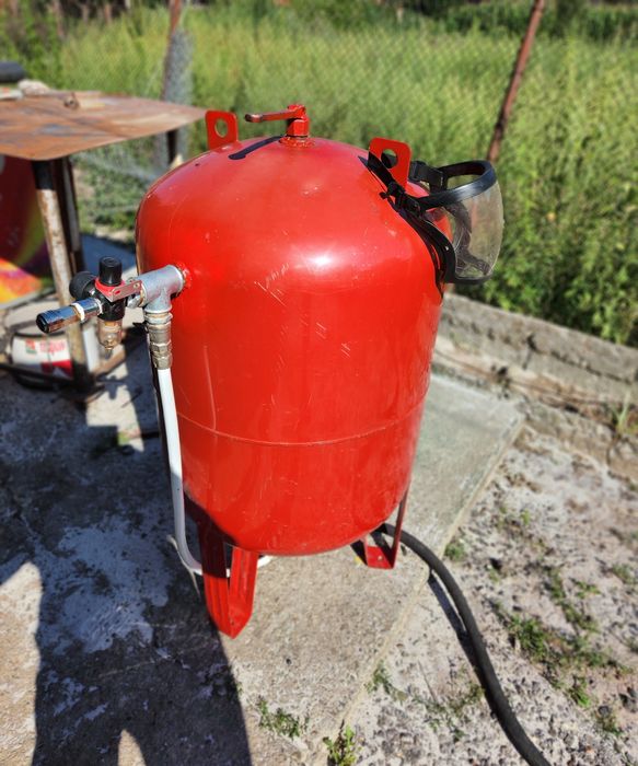 Продавам пясакоструйка 200л.