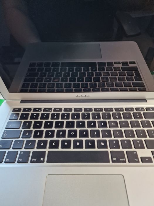 Macbook Air 13 inch i5 256GB A1466