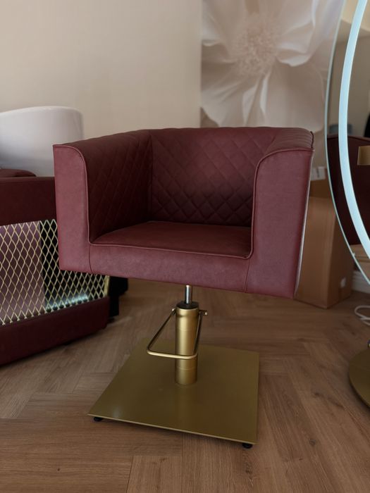 Scafa coafor si scaune de lucru