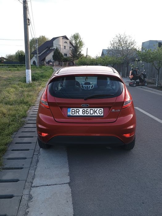 Vând Ford fiesta