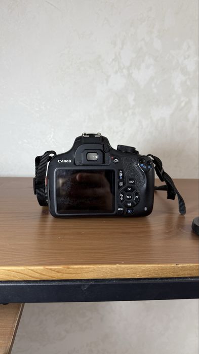 Продам камеру Canon EOS 1200D