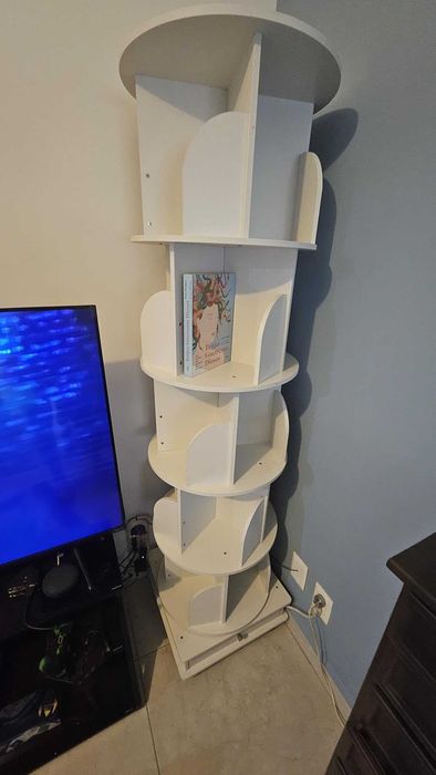 Вращающаяся на 360 книжная полка