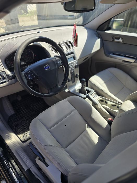 Dezmembrez Volvo S40 1.6