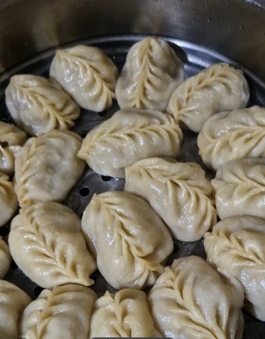 Манты с рубл говядиной, куриные котлеты, сырники