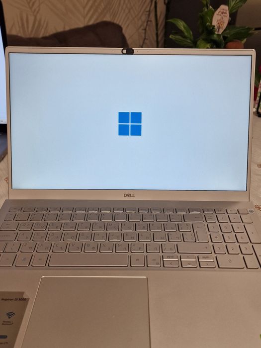 Лаптоп Dell Inspiron 15.6, 5501 - 16 RAM,  512 SSD WINDOWS 11