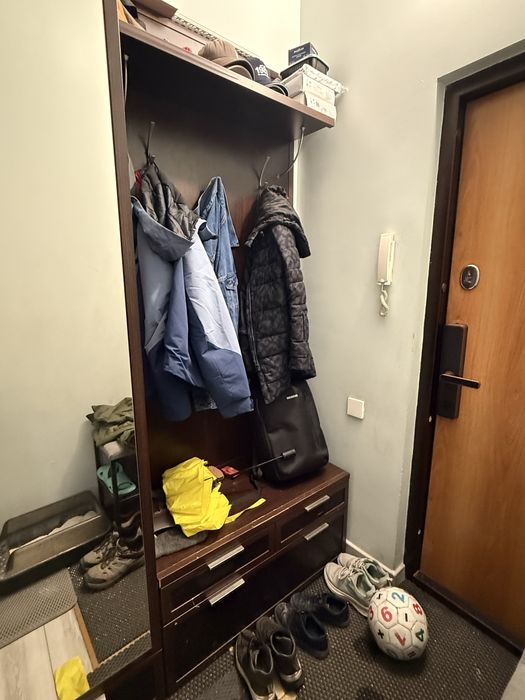 Продаю шкаф в прихожей