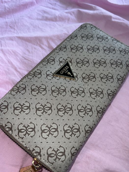 Guess портмуне чисто ново