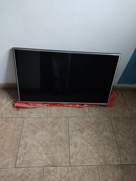 Телевизор LG ОТС диагональ 106