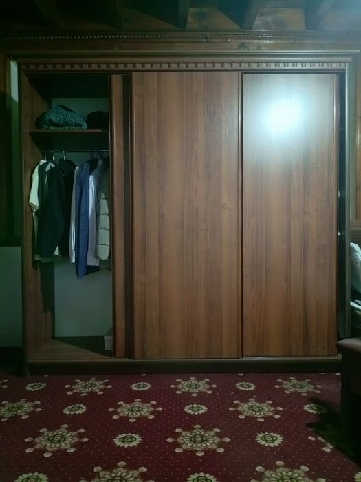 Спальня гарнитура сотилади