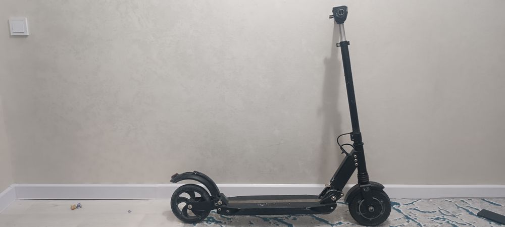 Продаю электросамокат срочно