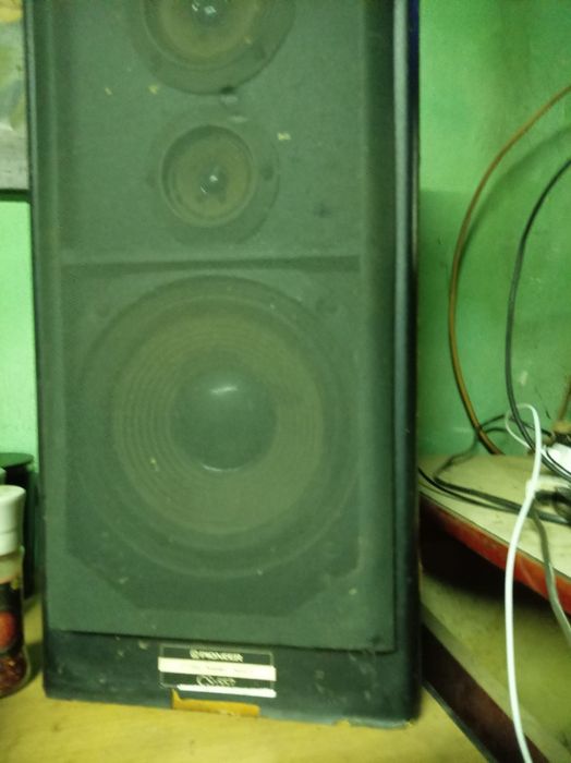 Vând boxe pioneer cs557