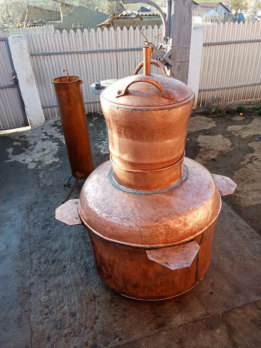 Vând cazan de țuică de 450 litri din cupru