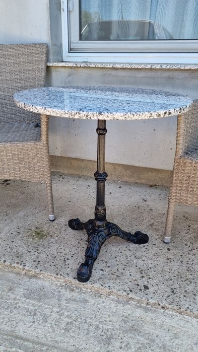 Masa cafea din granit si fontă