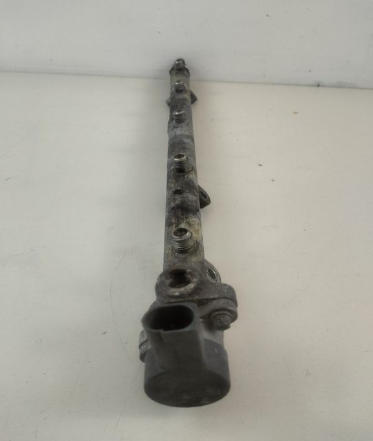 Rampa injectoare cu regulator de presiune A6120700295 Mercedes-Benz C