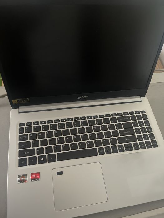 Vand urgent laptop asus acer aspire 3 defect!!