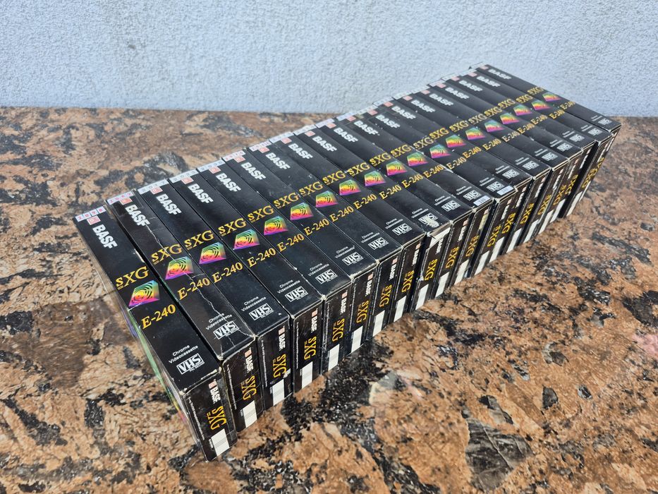 Vând Lot 19  casete video  Vhs marca Basf  model de 240 minute cu film