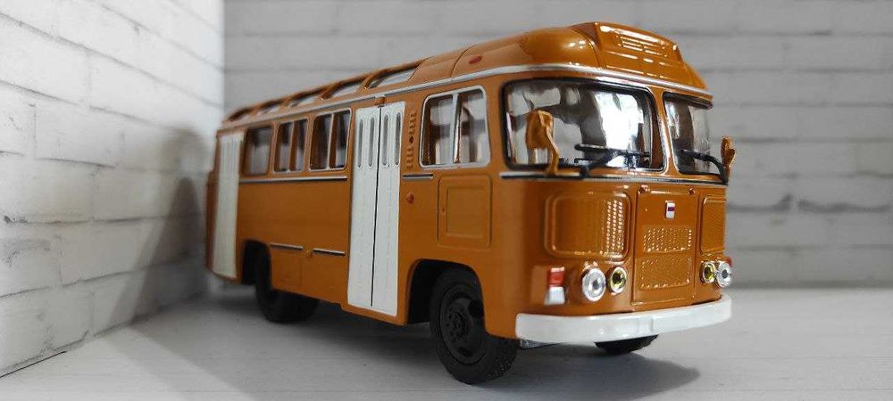 Продам коллекционные модели автобусов в масштабе 1/43