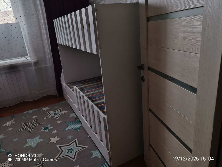 Продам двухярусную кровать