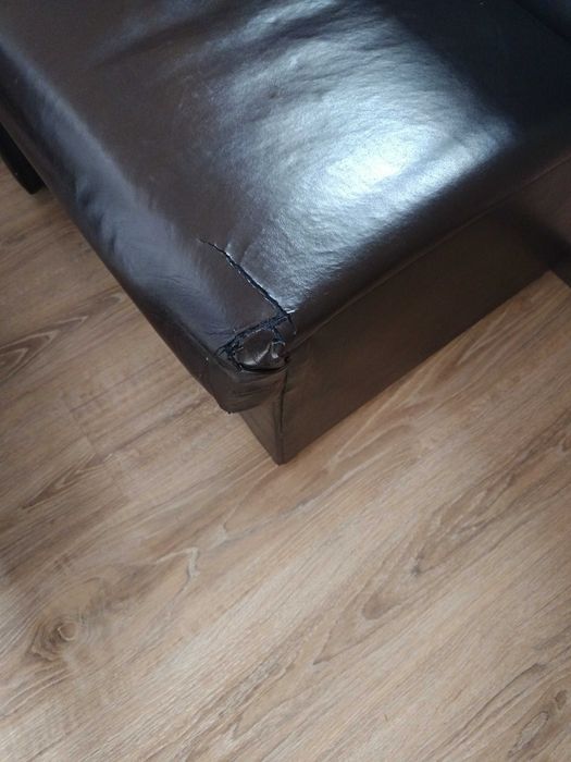 Продавам ъгъл с леки забележки и два стола цена 100€