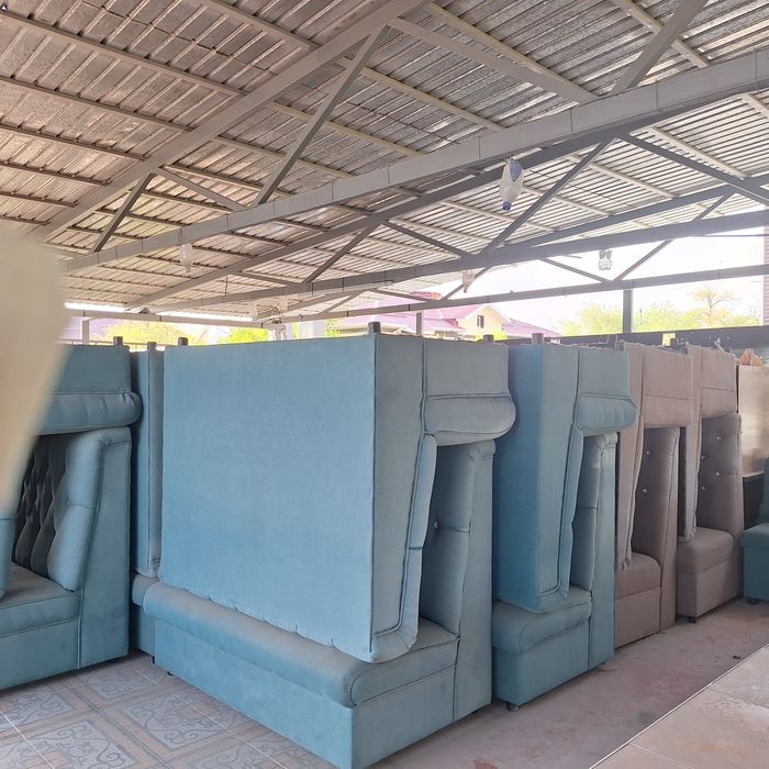 Мебель ,столы диваны пуфики