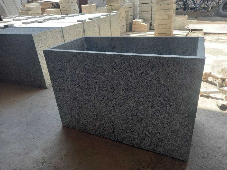 Granit, mramor gultuvak / Гранитные, мраморные цветочницы