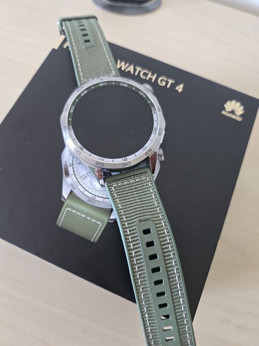 Часовник Huawei GT4