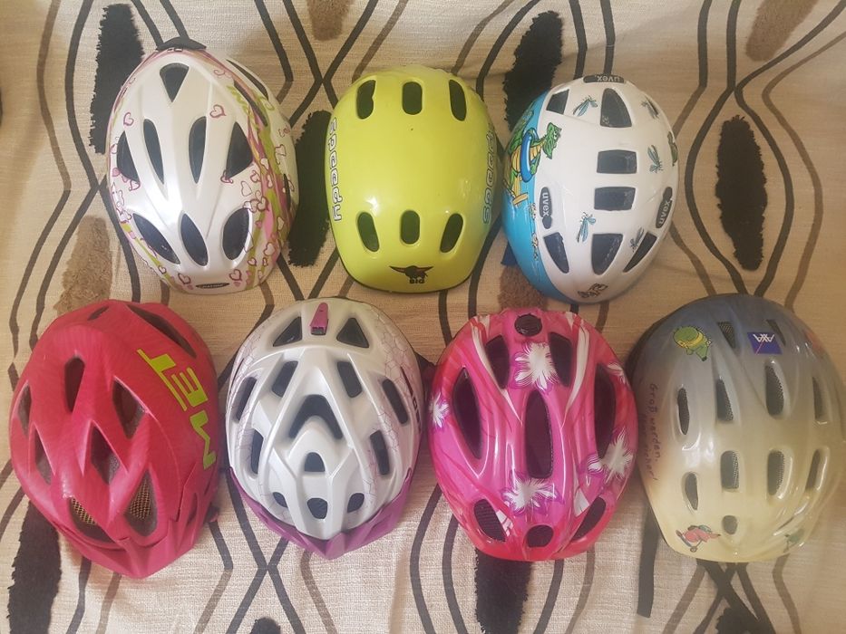 Casti protectie, echipament tricouri, pantaloni bicicleta, biker
Stare