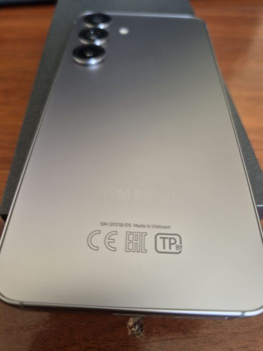 Самсунг S25 12/128