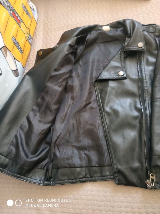 Продам куртку детскую