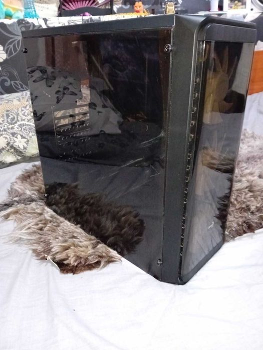 Кутия за Компютър