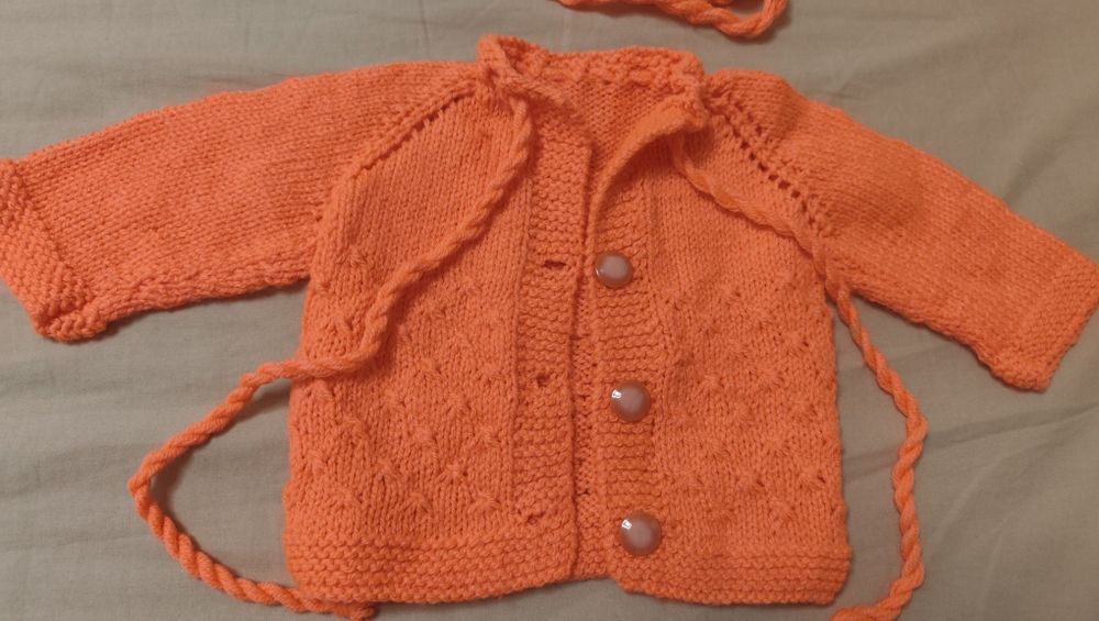 Бебешки нови плетени дрешки