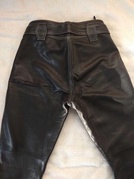 Черен кожен панталон от естествена агнешка кожа