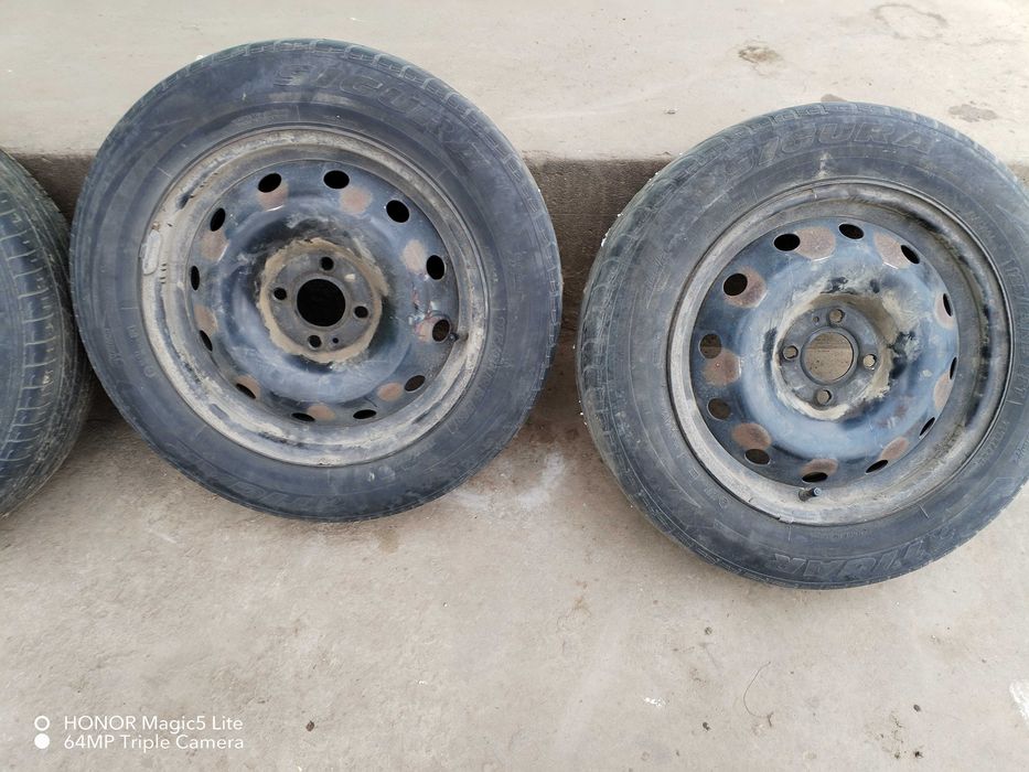 Set 4 roti 15 inci (jante + cauciucuri) Logan