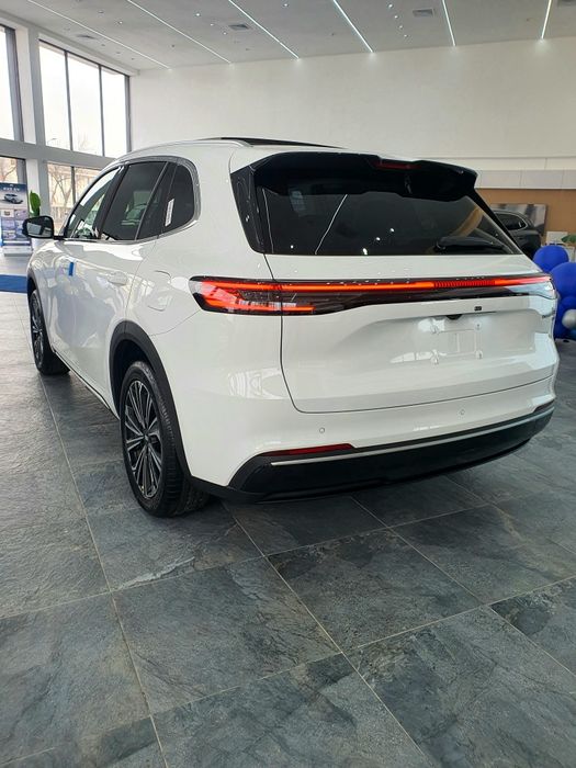 New Tayota Hybrid Geely Em-i