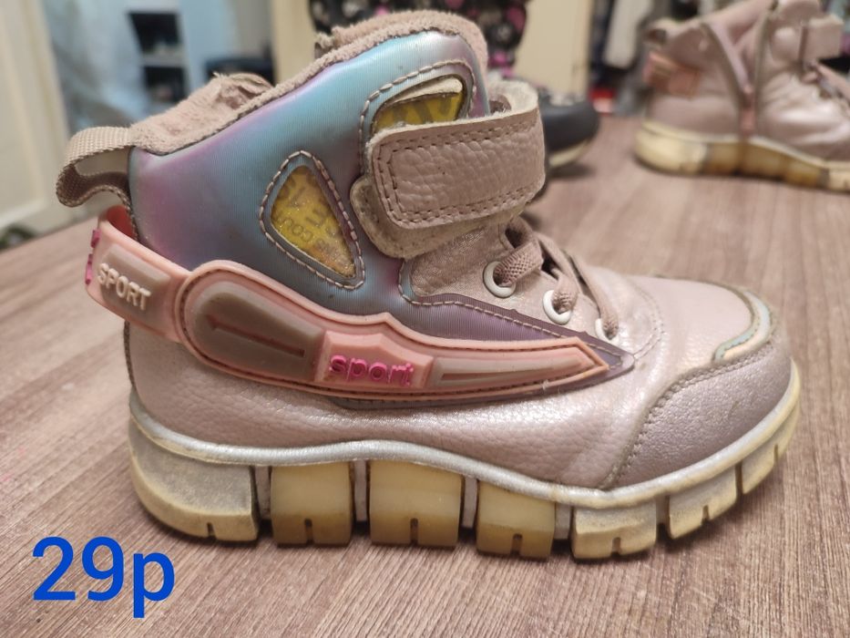 Продам зимнюю и осеннею обувь для девочки