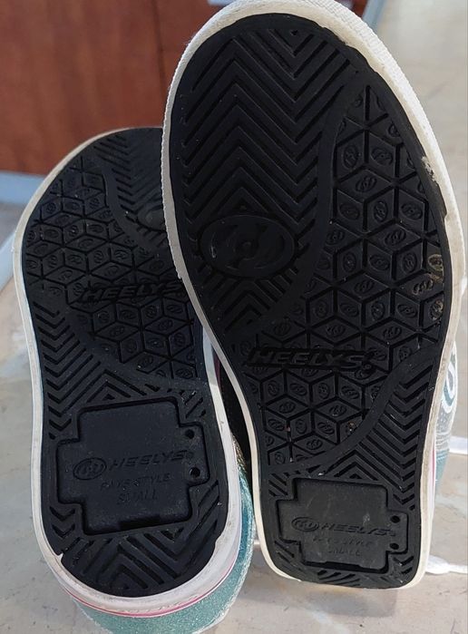 Детски ролер обувки Heelys