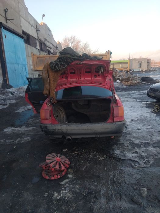 Автомобиль ауди 80