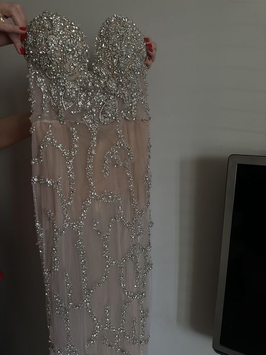 Абитуриентска рокля -пепел от рози