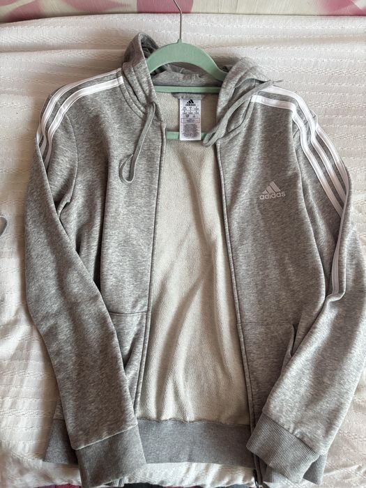 Продавам комплект на Adidas