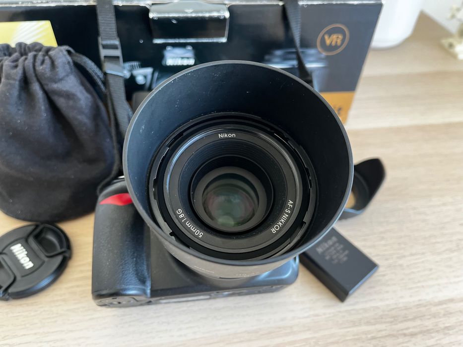 Nikon D3100 + обектив AF-S Nikkor 50mm 1.8G