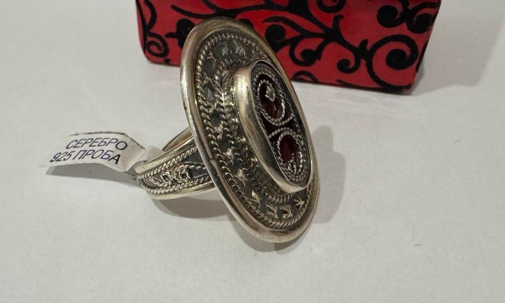 Кольцо серебро 925 пробы..