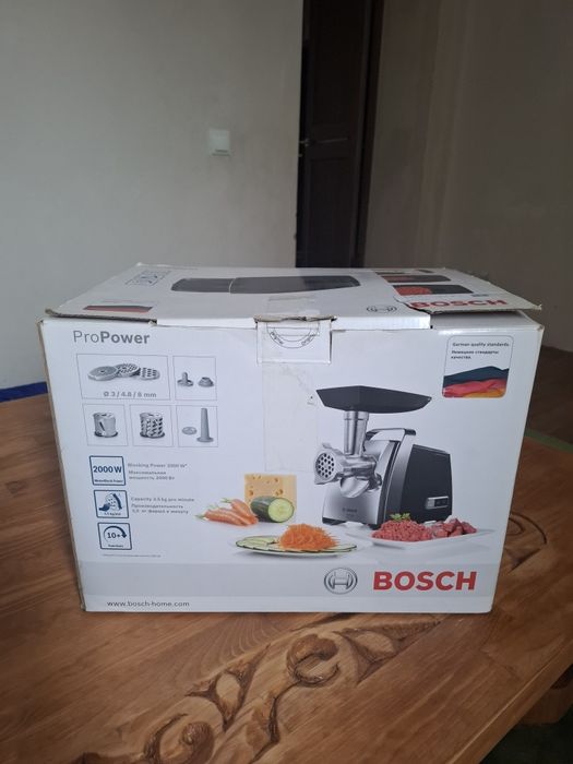 Продам сатамын мясорубка Bosch MFW67440