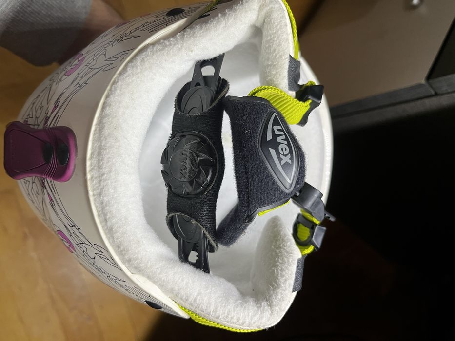 Маркова ски каска UVEX с регулиране – като нова