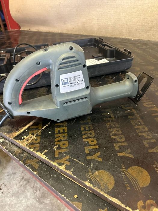 Прав трион нож,нов в куфар внос от Англия