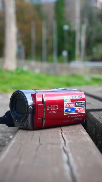 (Нов) Sony Handycam HDR-CX130E (Red)