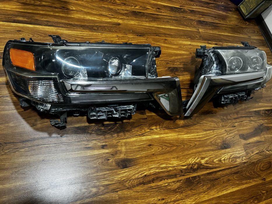 Продается  фара ot Toyota Land Cruiser LC 200