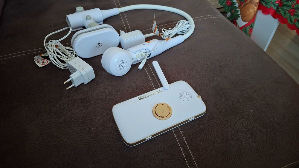 Бебефон Motorola