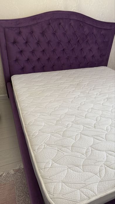 Кровать с матрасом