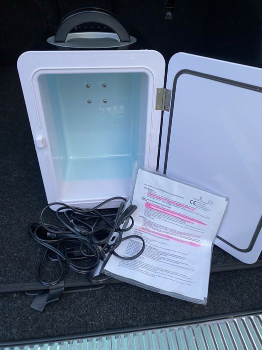 Мини хладилник за автомобил.